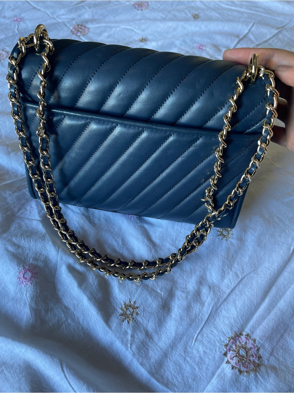 Michael Kors Leather Quilted Shoulder/crossbody Bag with Gold Hardware - Picture 14 of 16